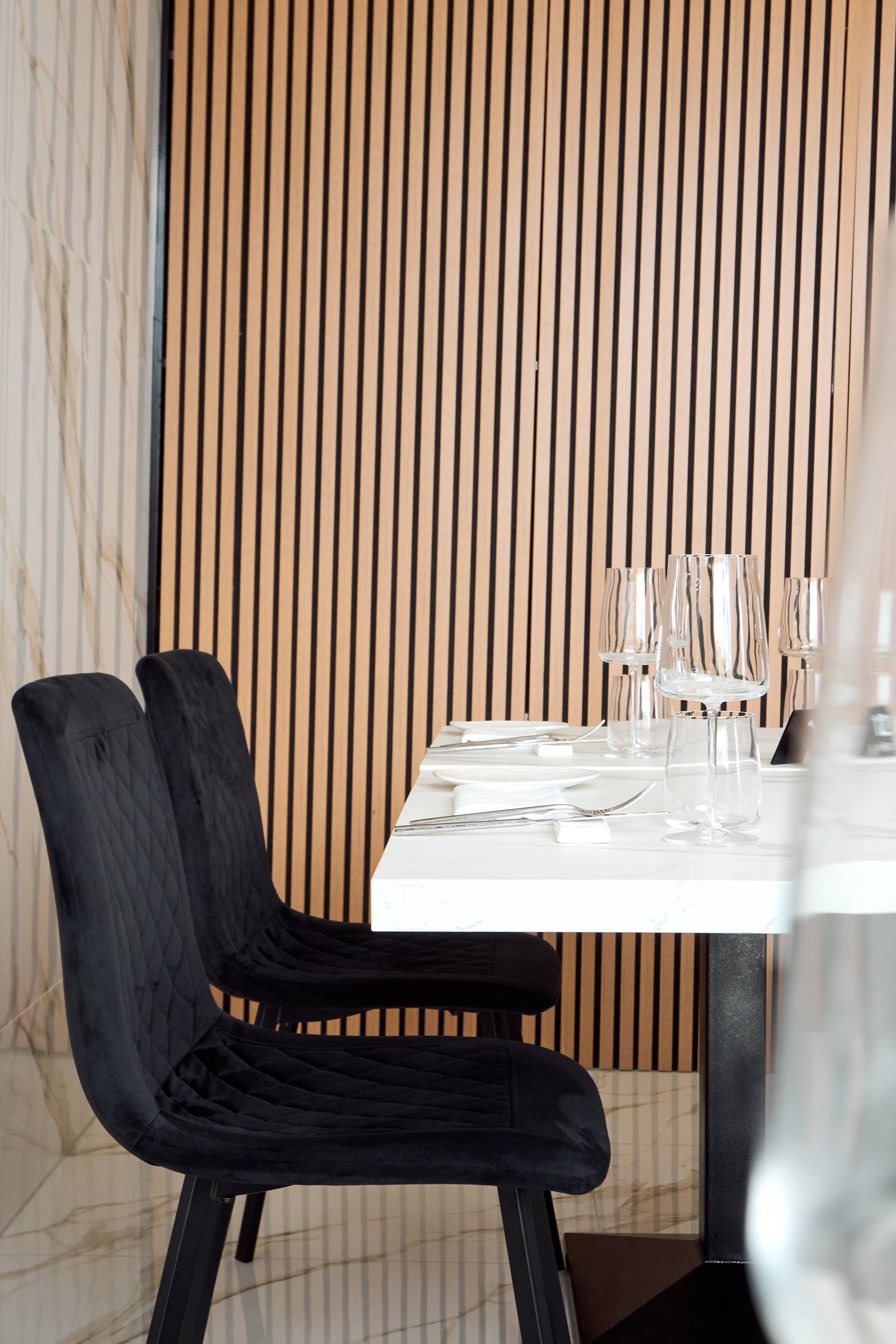 Sala elegante di Nemo Restaurant Food & Wine a Salerno, foto 2